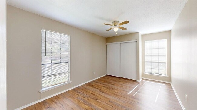 Building Photo - 1016 Autumn Cir