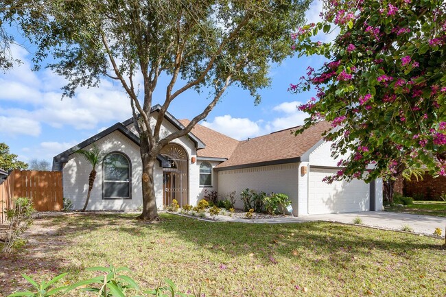 Building Photo - Centrally Located Spacious House