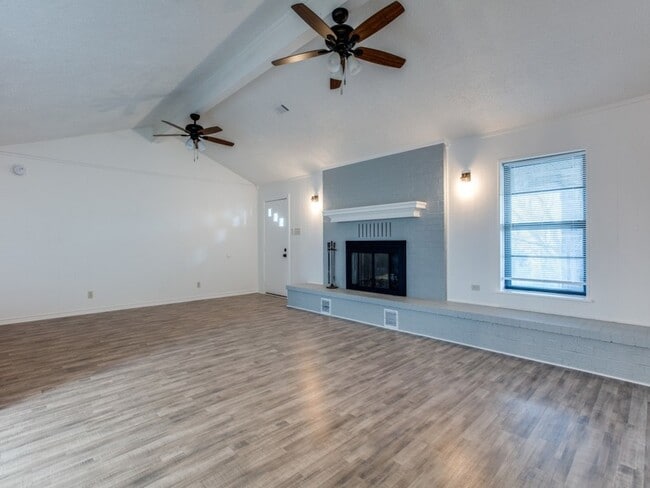 Building Photo - 4774 N Bonnie Brae St