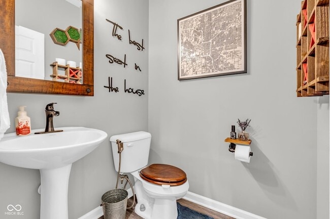 Building Photo - 315 Steeples Blvd