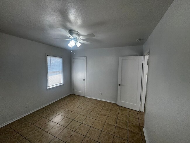 Building Photo - 129 N Park Ave