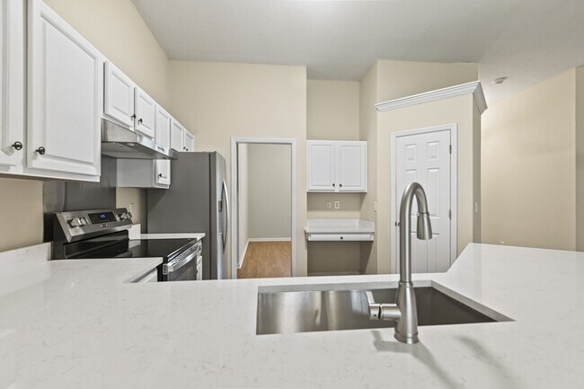 Building Photo - 115 Revolution Dr