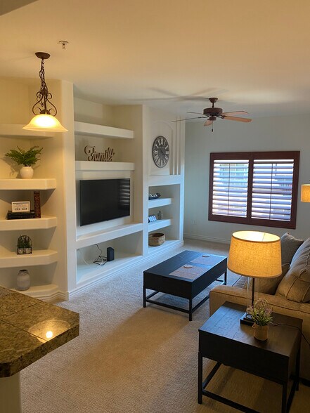 Primary Photo - 5450 E Deer Valley Dr
