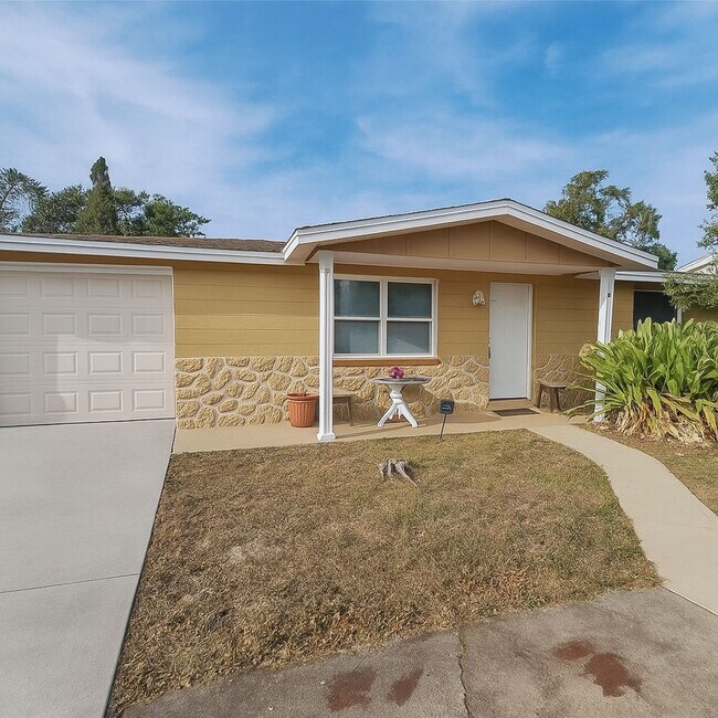 Building Photo - 7407 Duke Dr
