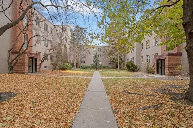 Building Photo - 3142 W Bde Maka Ska Blvd