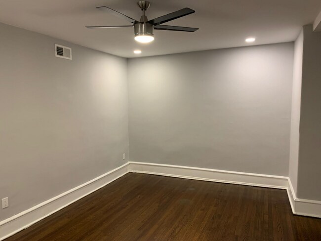 Building Photo - 530 King St