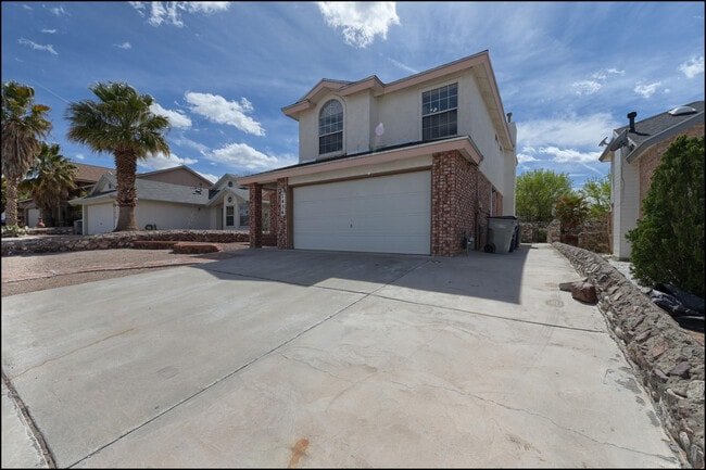 Building Photo - 7456 Luz De Lumbre Ave