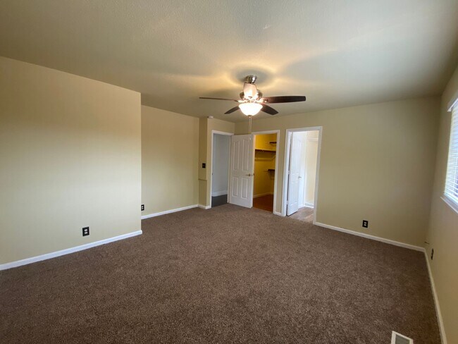 Building Photo - Utilities Included in Asking Rent