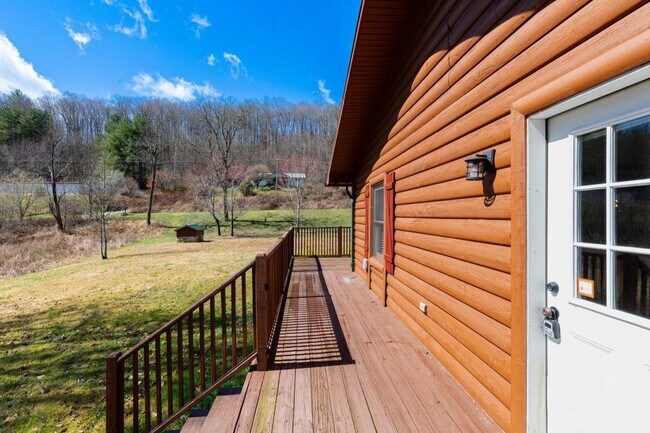 Building Photo - 88 Laurel Cove