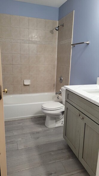 Second Bathroom - 2719 W Polk St