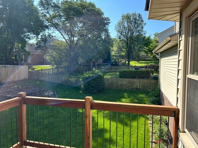 Building Photo - 4 Bedrooms with Finished Basement and Bonus Room!