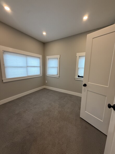 Building Photo - 412 E 4th St