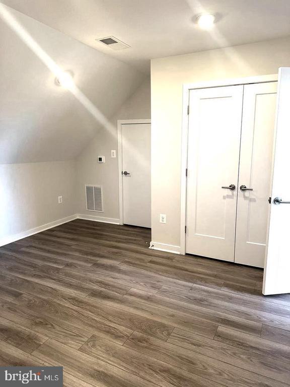 Building Photo - 946 Hts Aly SE