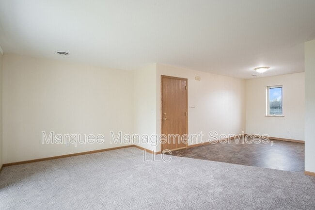 Building Photo - 213 Chateau Dr