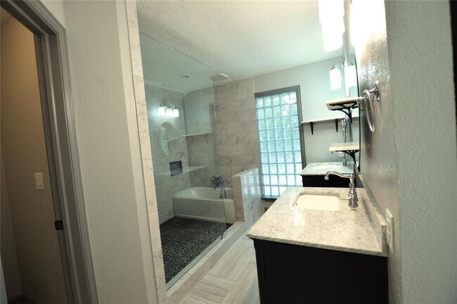 Building Photo - 2 Arnica Ct