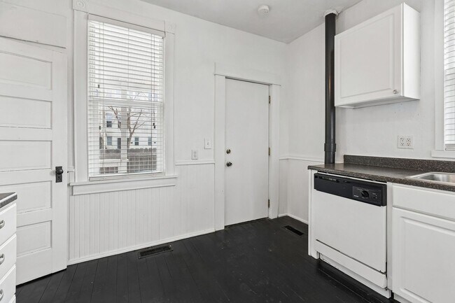 Building Photo - Next to Dog Bar!