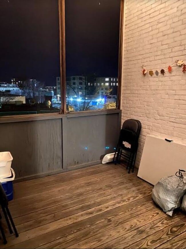 Building Photo - HUGE 2 bed in Allston