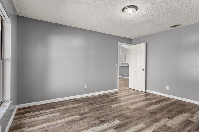 Building Photo - 85 Silver Park Cir