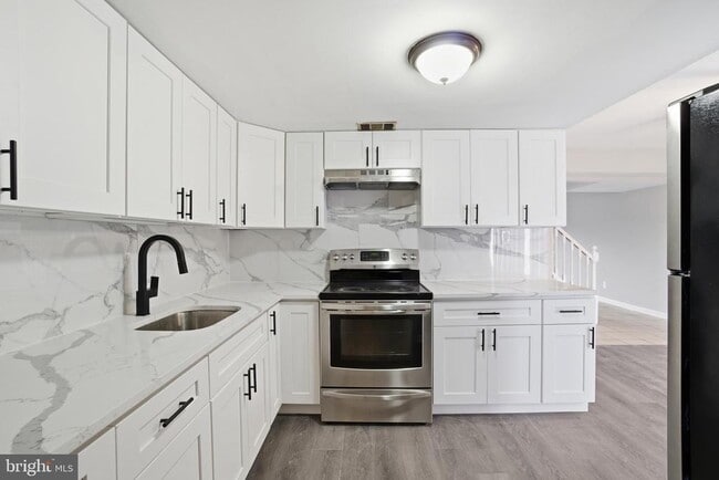 Building Photo - 33 Milstone Ct