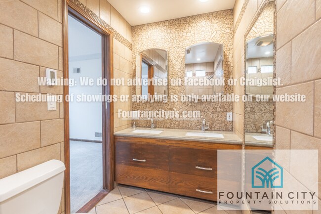 Building Photo - 807 Laurel Ave