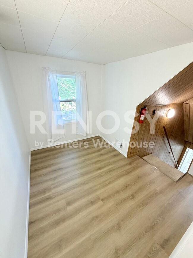 Building Photo - Available Now 3 Bedroom 1 Bath Single Family Home in Winsted