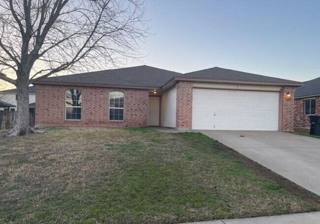 Primary Photo - 4 bedroom 2 bathroom house!