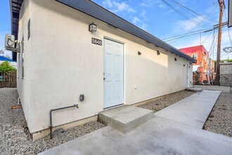 Building Photo - 5842-5840 Denver Ave