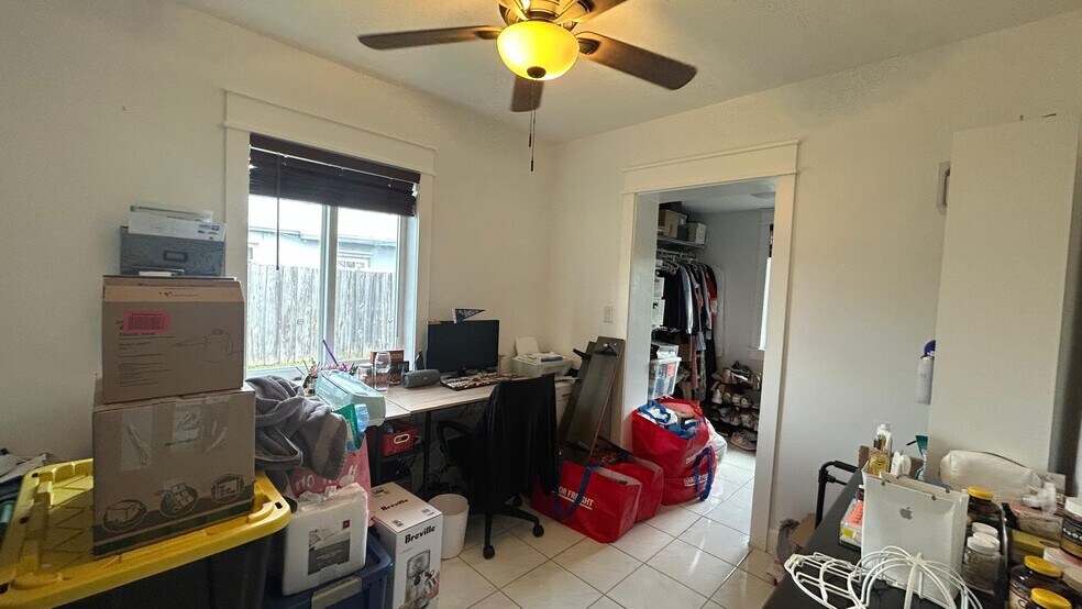 Building Photo - 6790 SW 18th St