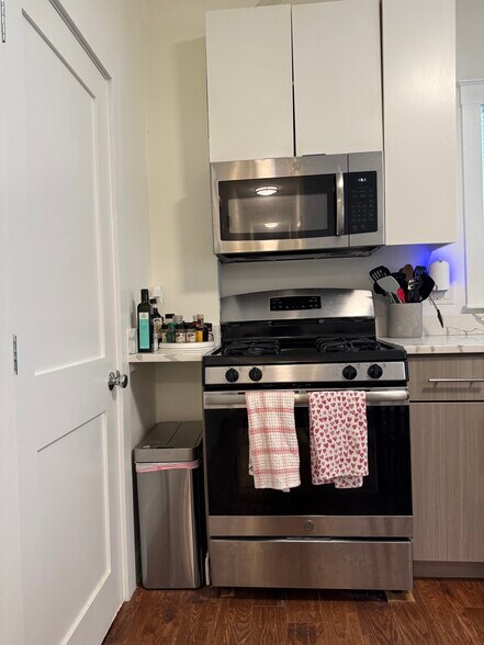 Building Photo - 229 Charles St