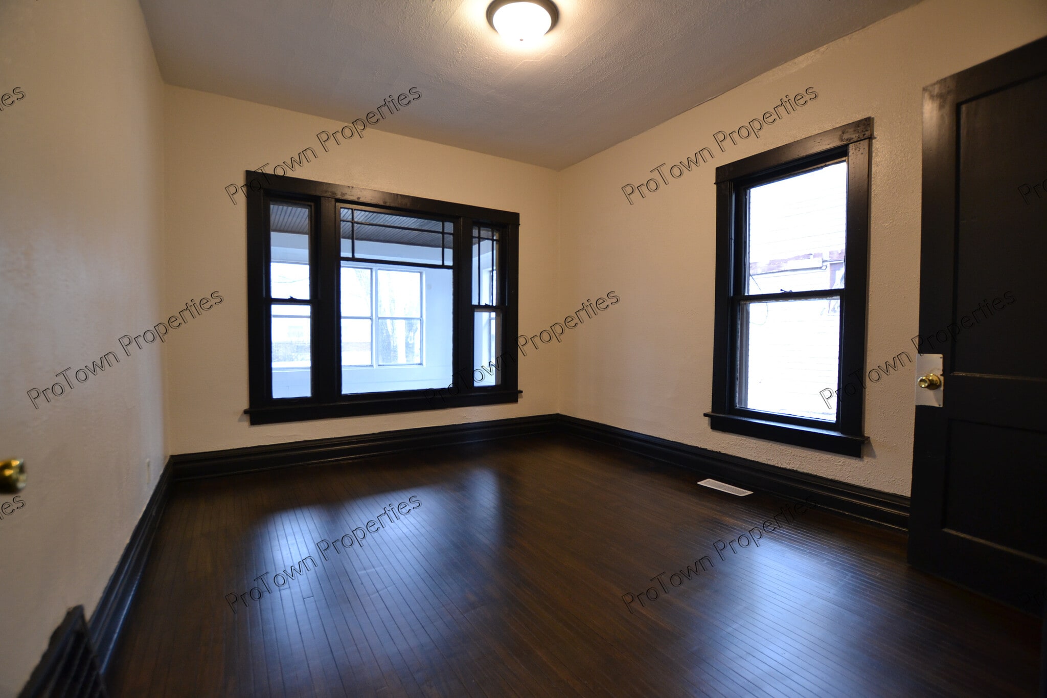 Building Photo - 573 Dover St