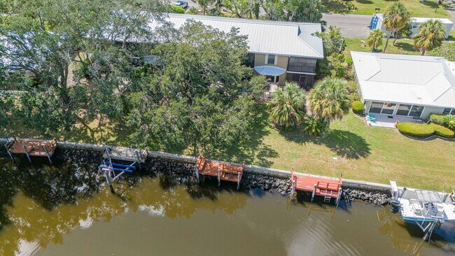 Building Photo - 11316 W Bayshore Dr