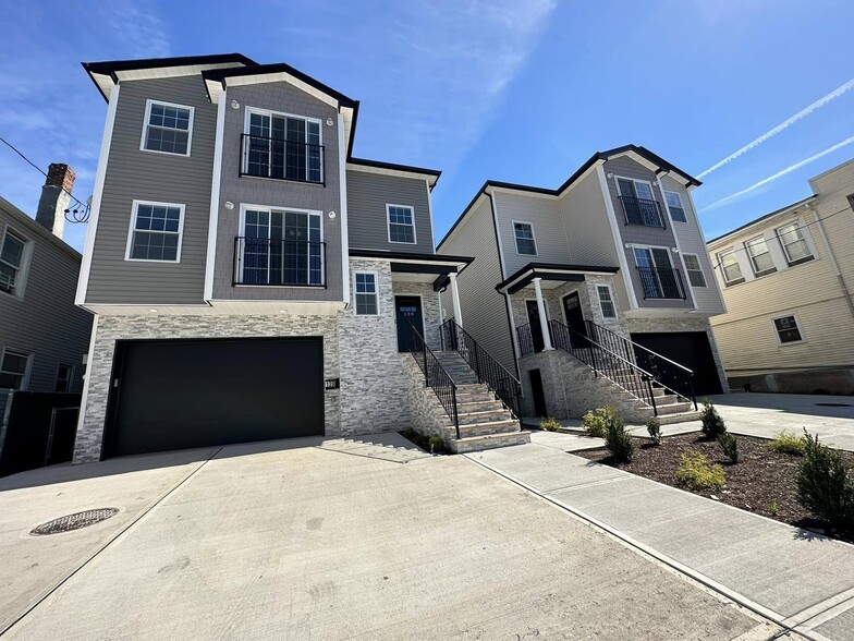 Building Photo - 135 Court St