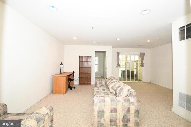 Building Photo - 13955 Lullaby Rd