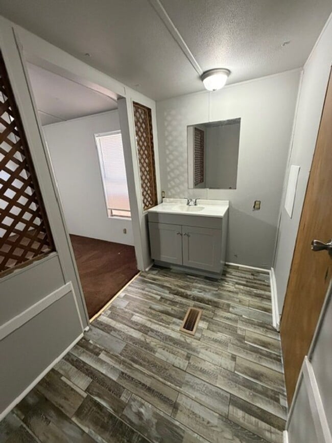 Building Photo - 2 Bed, 2 Bath Rental in Centerville!