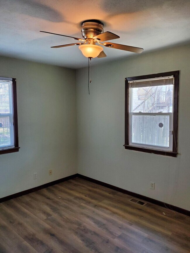 Building Photo - 1616 Santa Fe S