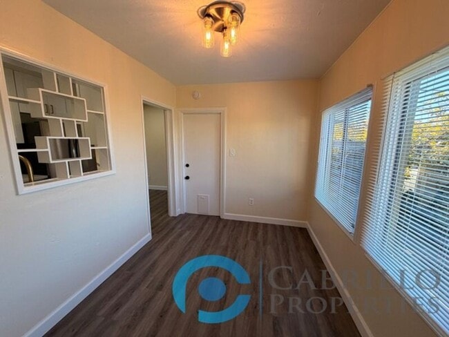 Building Photo - 2412 Chicago St