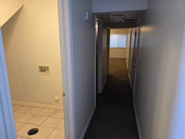 Building Photo - 212 Lyman Ln