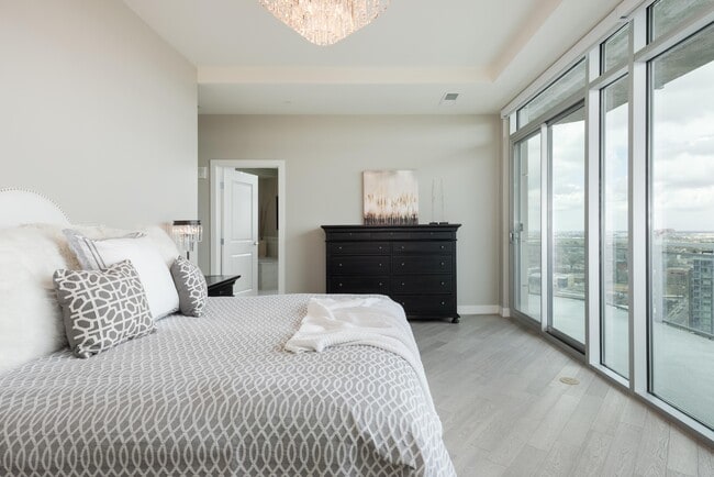 Building Photo - 2001 Lincoln St