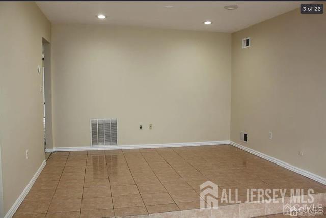 Building Photo - 1363 Thomas Ave