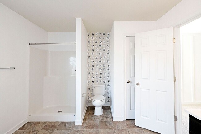 Building Photo - Pet-Friendly Home with Fenced Yard in Reedy Creek