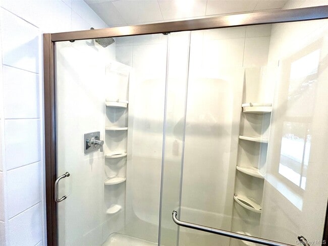 Building Photo - 49 Hackensack Heights Rd