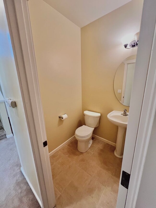 Building Photo - MOVE IN READY: 4bd 2.5ba 2,086 sq ft