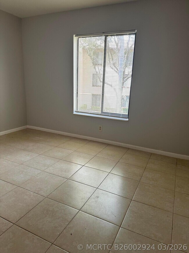 Building Photo - 208 Foxtail Dr