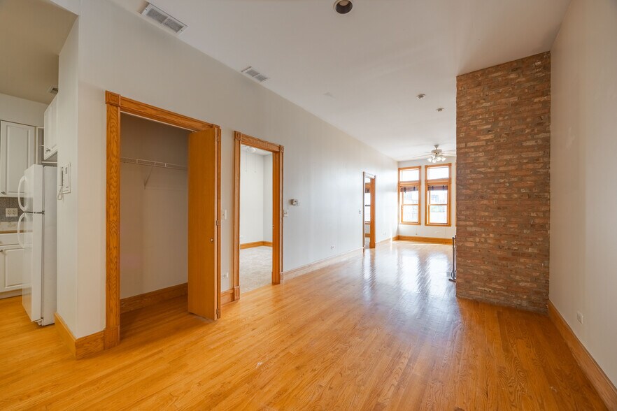 Building Photo - 1162 W Grand Ave