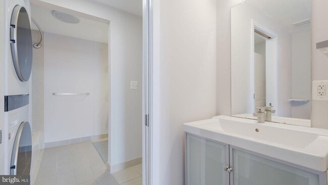 Building Photo - 444 N 4th St