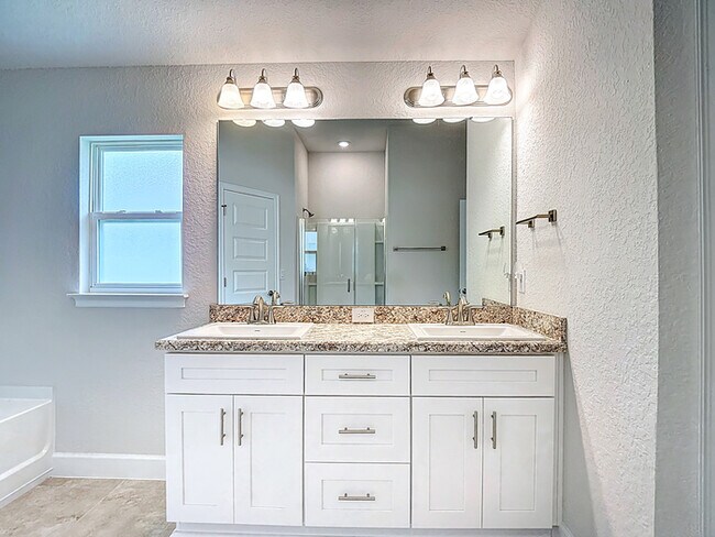 Building Photo - Welcome in to this beautiful Unfurnished -...