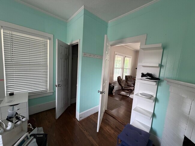 Building Photo - 532 Middleton Dr