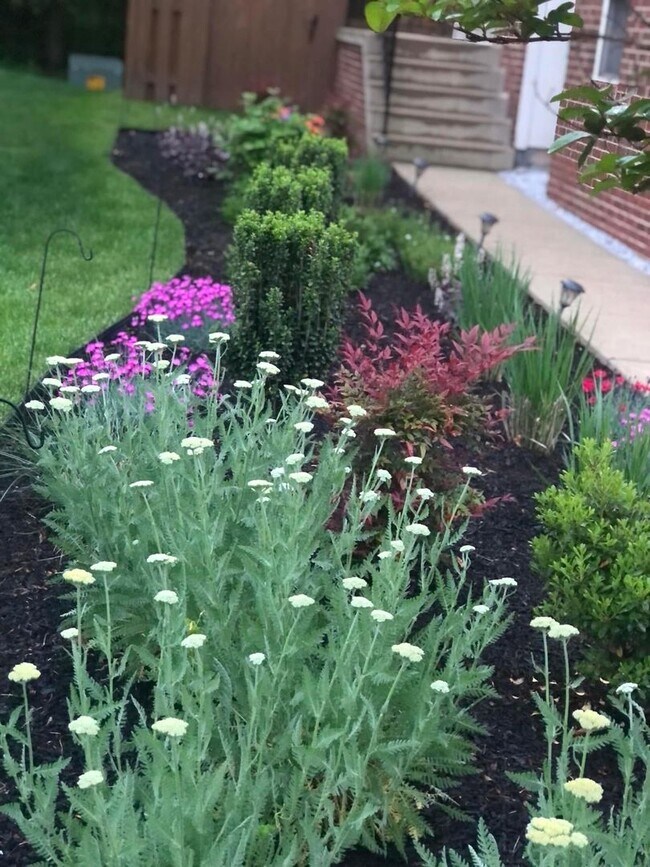 Building Photo - Heart's Desire End Unit Townhome 2700+ SqFt - Lowes Island