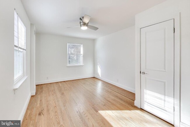 Building Photo - 3405 Carpenter St SE