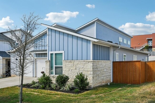 Building Photo - 11212 Charger Wy